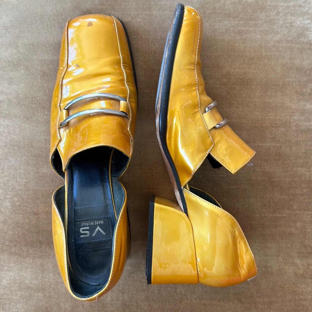 Italy vintage buckle shoes Leather VS SIZE 8 B yellow Sunflower